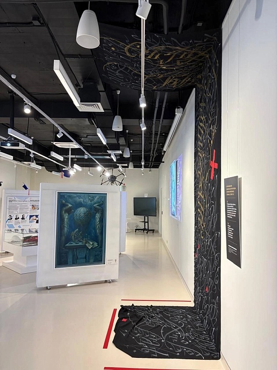 «Без пяти сто»: в ТюмГУ открылась юбилейная выставка к 95-летию вуза