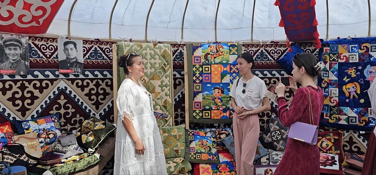 Подвиг советского солдата и героев СВО - в центре каждой экспозиции фестиваля национальных культур в Тюмени