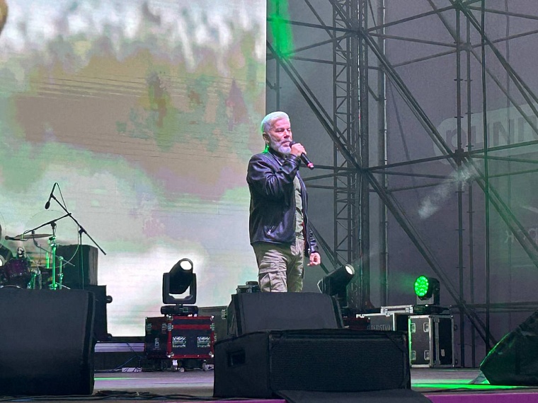 Олег Газманов и Максим Афанасьев вручили дроны бойцам СВО