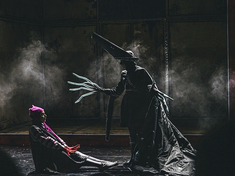 Премьера: "Синяя птица" в Тюмени оттолкнулась от Уэнсдей