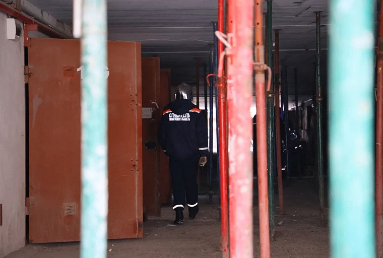 В гаражном кооперативе "Суходольский-1" после хлопка газа ставят подпорки для проведения следственных действий