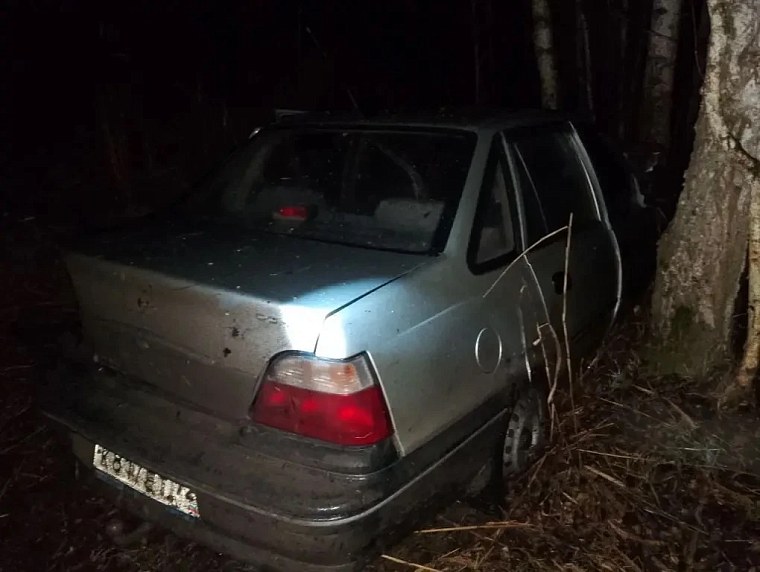 В ночном ДТП в Тюменской области один водитель погиб, а второй скрылся с места аварии