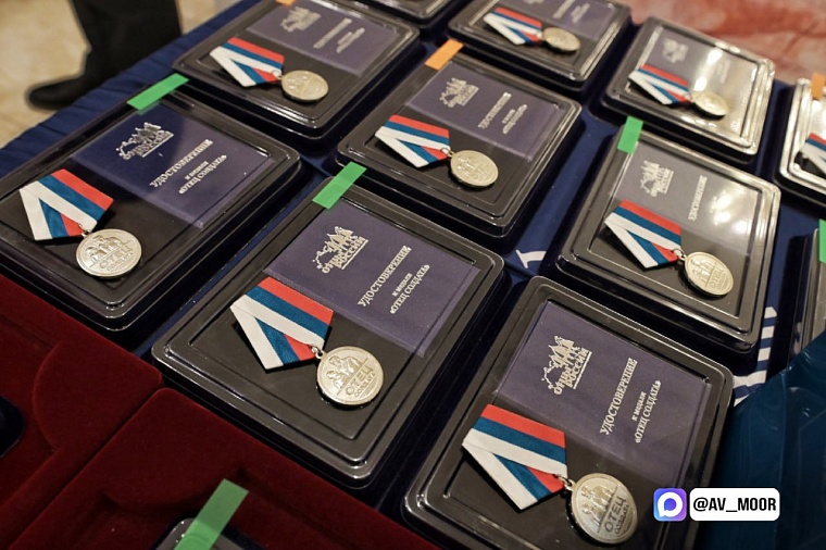 Александр Моор поздравил тюменцев с Днем отца