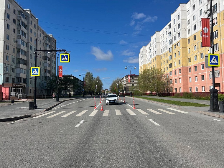 В Тобольске на "зебре" сбили молодую мать с ребенком