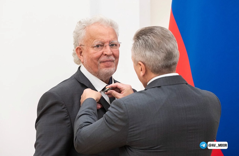 Александр Моор вручил тюменцам госнаграды накануне Дня Тюменской области