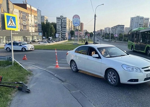 На Пермякова в Тюмени  «Шевроле» сбил школьника на самокате