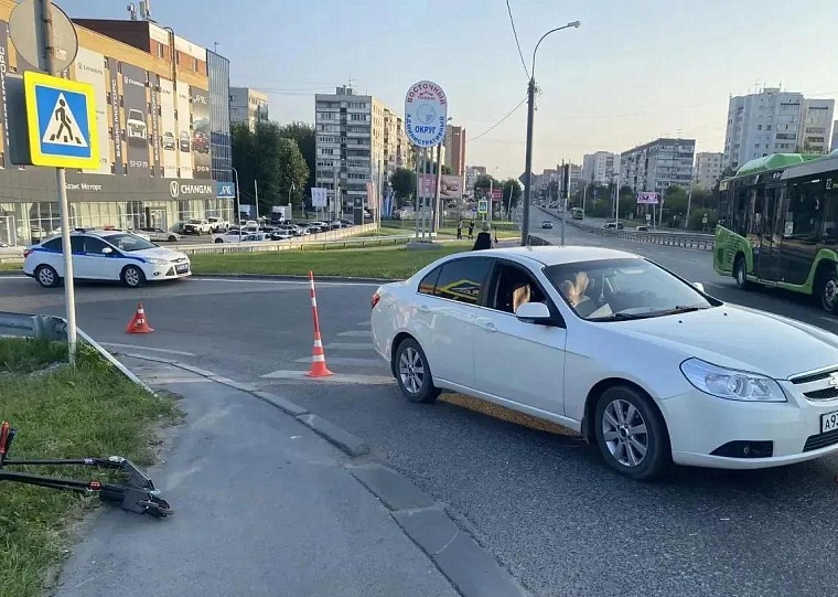 На Пермякова в Тюмени  «Шевроле» сбил школьника на самокате