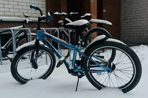 В Тобольске выпал снег, глава города призвал автомобилистов быть аккуратнее