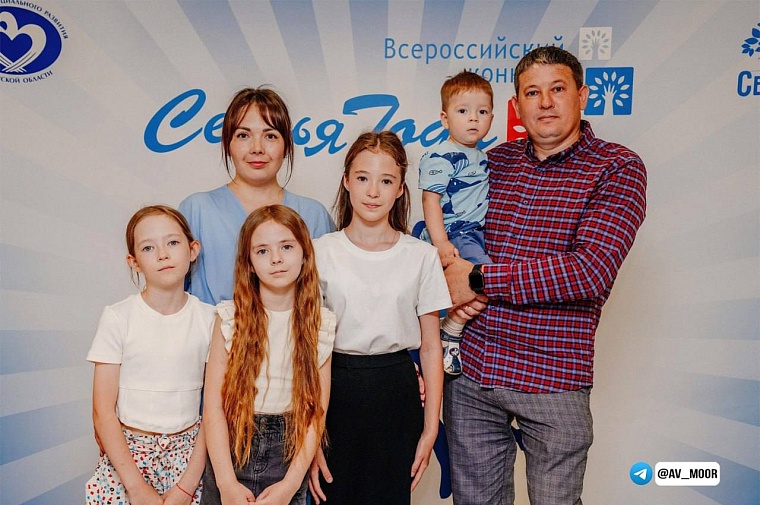 В День семьи, любви и верности Александр Моор рассказал о семье Бурнашовых из Винзилей