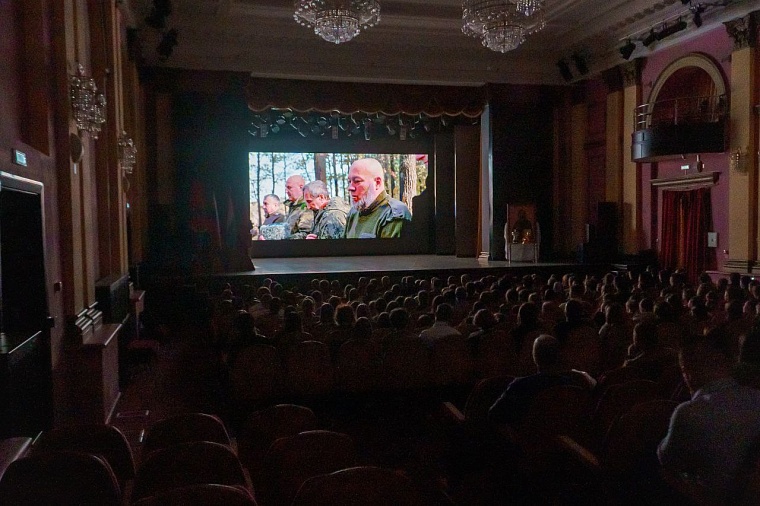 Фильм о луганском священнике в зоне СВО увидели в Тюмени