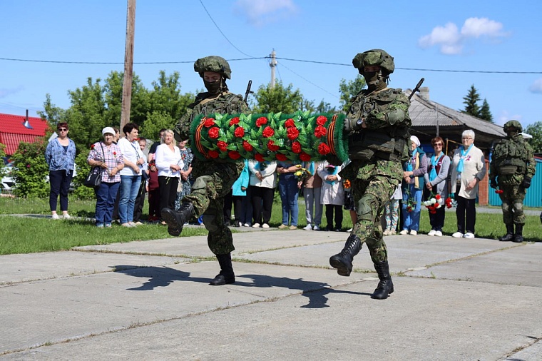 В Тюменском районе прошел военно-патриотический марш, посвященный 68-ой годовщине ТВВИКУ