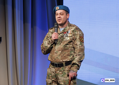 Александр Моор: Участники «Боевого кадрового резерва» продолжают работать по выбранным направлениям