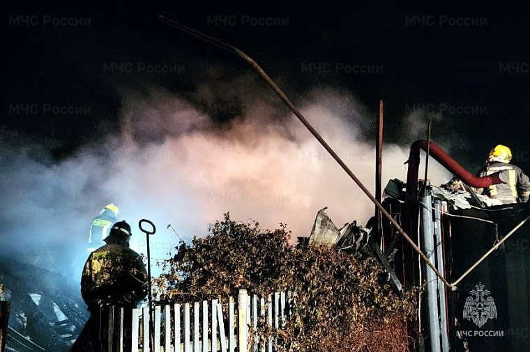 В Голышмановском округе в ночном пожаре из-за короткого замыкания пострадал человек