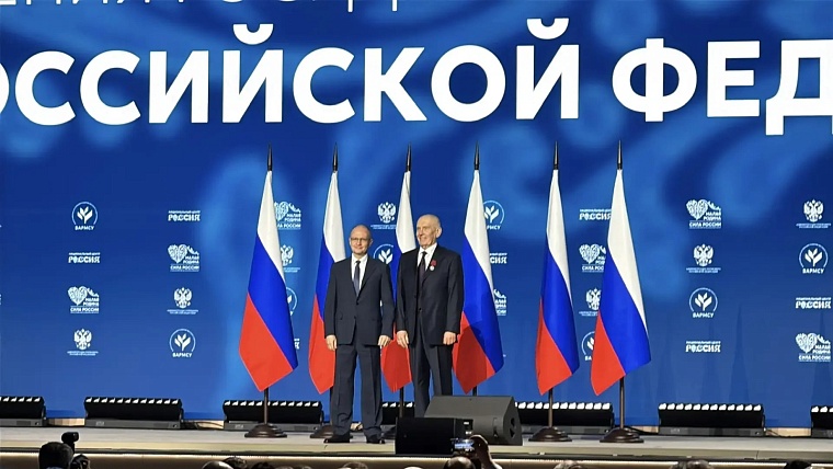 Сергей Кириенко наградил двух представителей Тюменской области