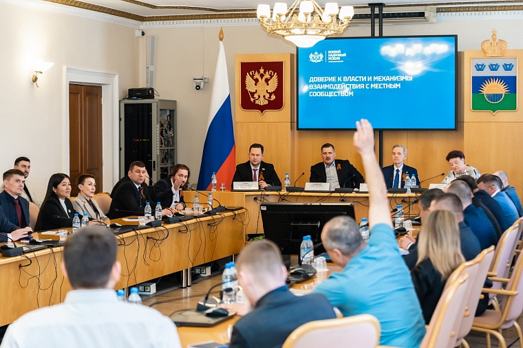 Участники «Боевого кадрового резерва» обсудили в Тюменской областной думе доверие к власти и поддержку участников СВО
