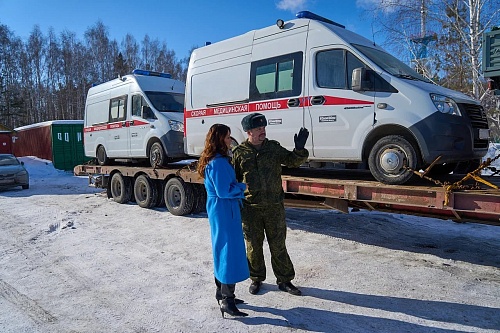 В зону СВО из Тюменской области доставили несколько карет скорой помощи