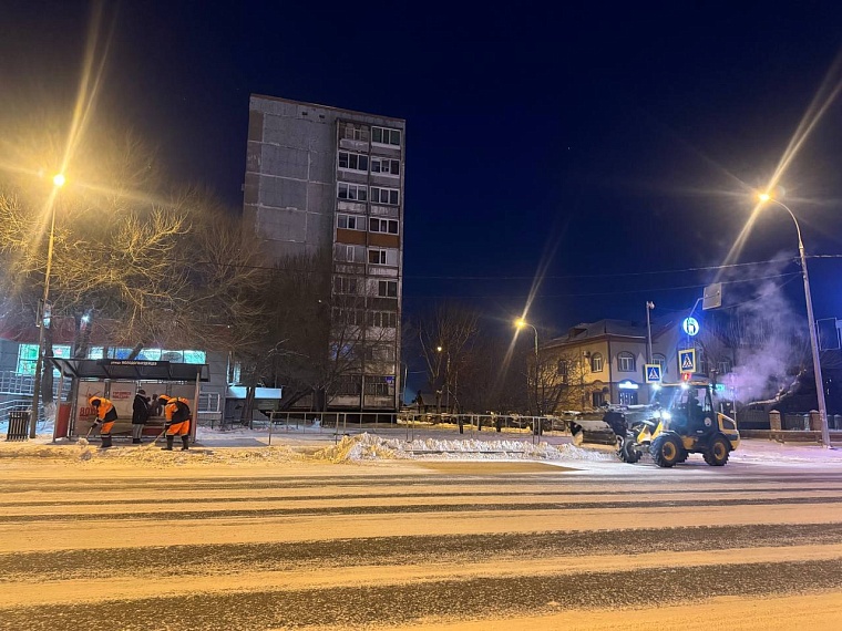 Тюменцам напомнили правила уборки и вывоза снега