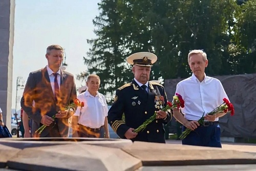 Андрей Артюхов поздравил моряков с 330-летней годовщиной образования ВМФ