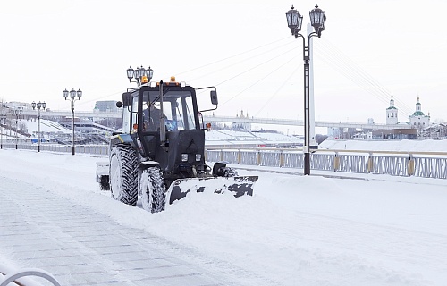 С улиц Тюмени за сутки вывезли 17 тысяч кубометров снега