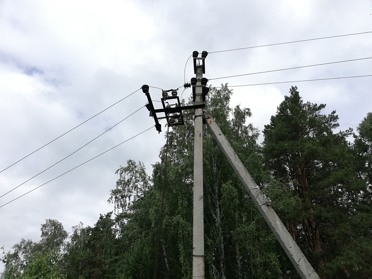 Тюменские энергетики восстановили электроснабжение 70% пострадавших от циклона потребителей