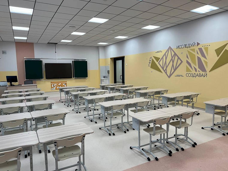 В новой тюменской школе №45 занятия начнутся после каникул