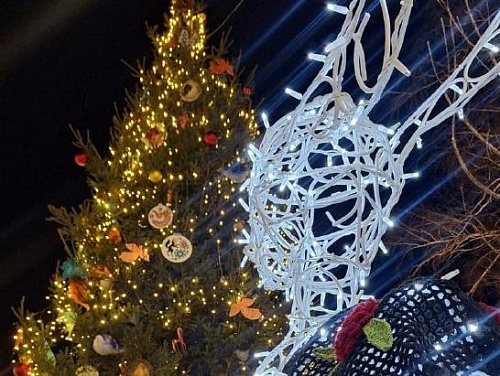 К Новому году улицу Дзержинского в Тюмени украсили по мотивам сказки «Конек-Горбунок»