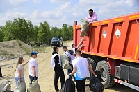 Молодые специалисты ООО «Газпром добыча Уренгой» приняли участие в экологической акции «Чистый город»