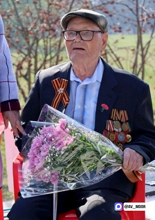 Губернатор Александр Моор поздравил ветерана Марса Плоскова со 100-летием
