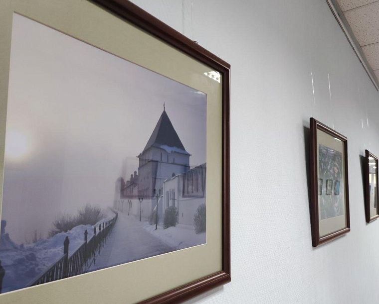 Фуат Сайфитдинов в стенах облдумы открыл фотовыставку журналиста, увлеченного Тобольском