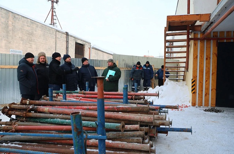 В гаражном кооперативе "Суходольский-1" после хлопка газа ставят подпорки для проведения следственных действий