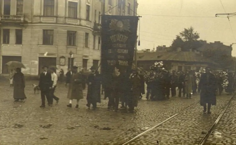Террор, оголтелая цензура и "моря крови": от чего еще предостережет улица Володарского в Тюмени