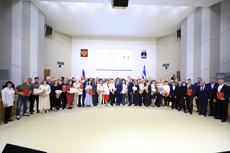 Максим Афанасьев вручил награды по случаю Дня Тюменской области