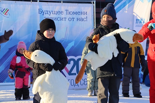 Тюменцев приглашают вылепить из снега персонажей русских сказок