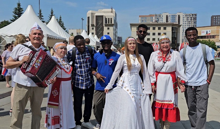 На фестивале в Тюмени работает выставка народных традиций