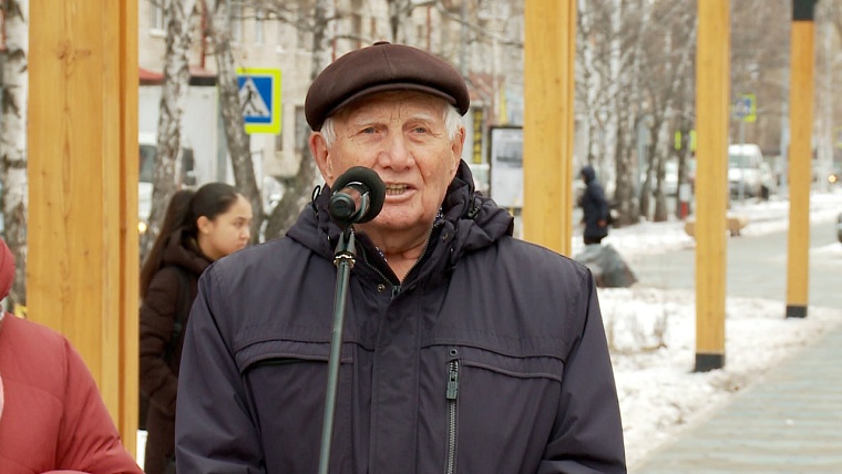 Новую аллею Первых в Тюмени открыли ударами молотков по камню