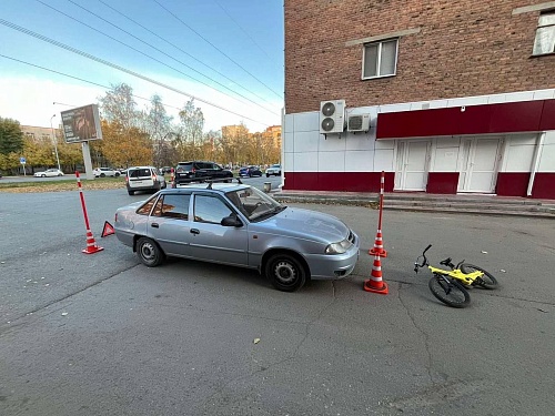 В Тюмени «Дэу Нексия» сбила шестилетнего велосипедиста при въезде во двор