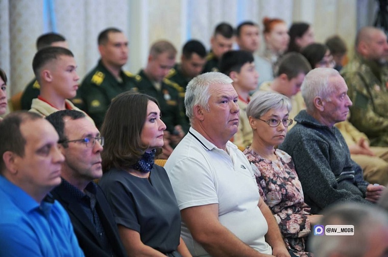 Александр Моор: Важно, чтобы семьи защитников не оставались один на один с трудностями