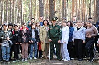 Герой России Рустам Сайфуллин провел урок мужества для старшеклассников тюменской школы