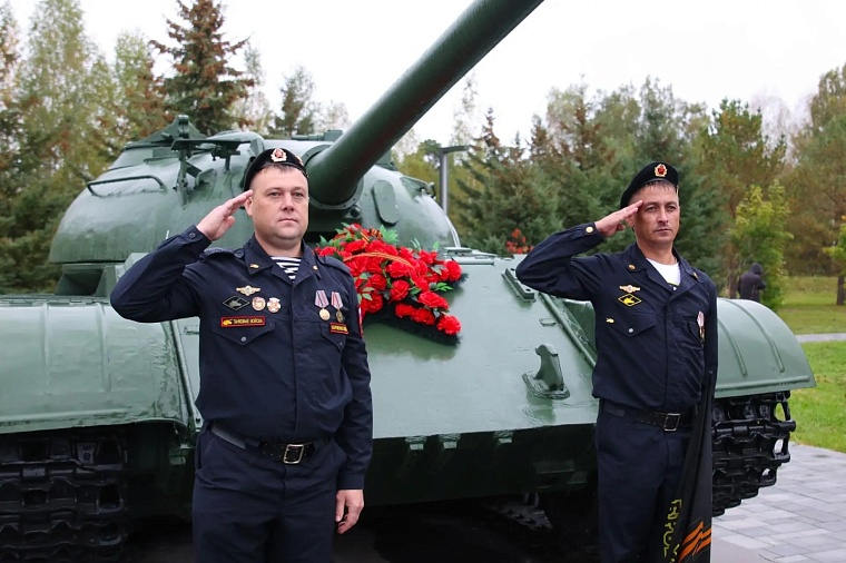 В тюменском парке Пограничников отметили День танкиста
