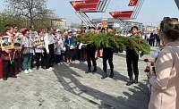 В преддверии Дня Победы в Тюмени проходит возложение цветов и венков к мемориалам