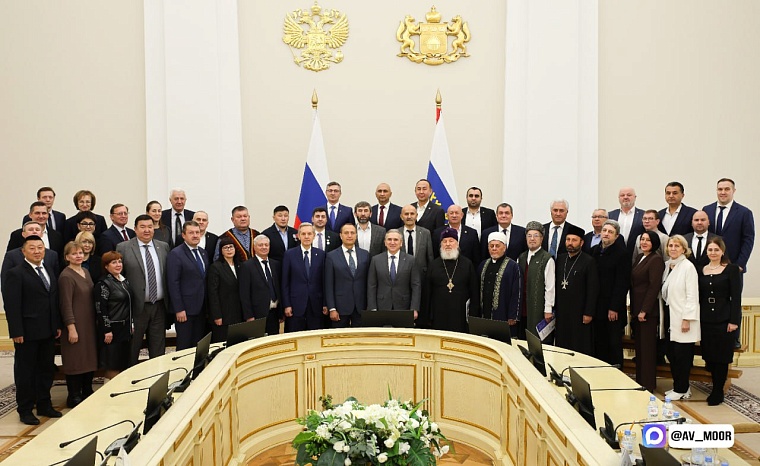 Александр Моор: Важно не допускать попыток посеять рознь или подорвать наше единство