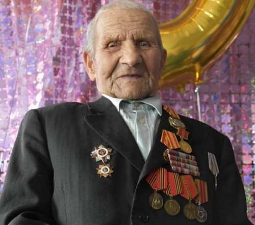 Александр Моор сердечно поздравил 100-летнего ветерана из Вагайского округа с юбилеем