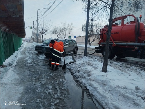 В Тюмени из-за утечки воды в районе строительного университета ограничено водоснабжение до 21 часа