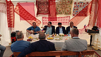 Записки на Стену Плача и шаман Климентий. Как проходит фестиваль «Мост дружбы» в Тюмени
