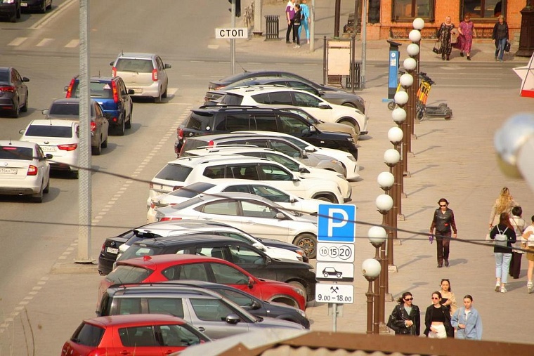 В администрации Тюмени сообщили об увеличении числа платных парковок с сентября