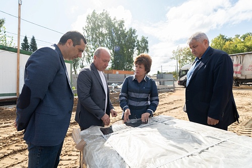 Председатель гордумы Светлана Иванова оценила ход строительства катка на Судоремонтной