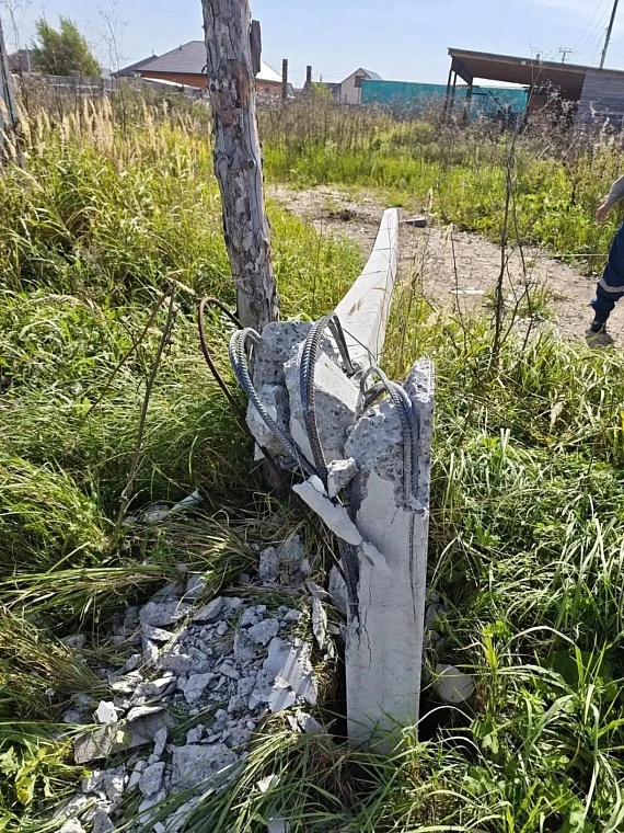 Грузовик сбил опору ЛЭП и оставил без света 6,5 тыс. жителей Тюменского округа