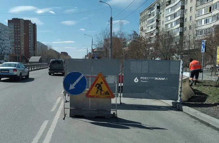 Тюменский водоканал восстанавливает коллектор на улице Пермякова