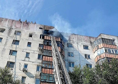 В Тюмени эвакуировали жителей многоэтажки на Депутатской из-за пожара