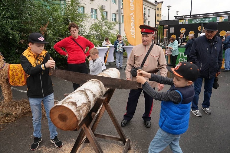 На День города в Тюмень съехались ремесленники из Казахстана и городов УрФО